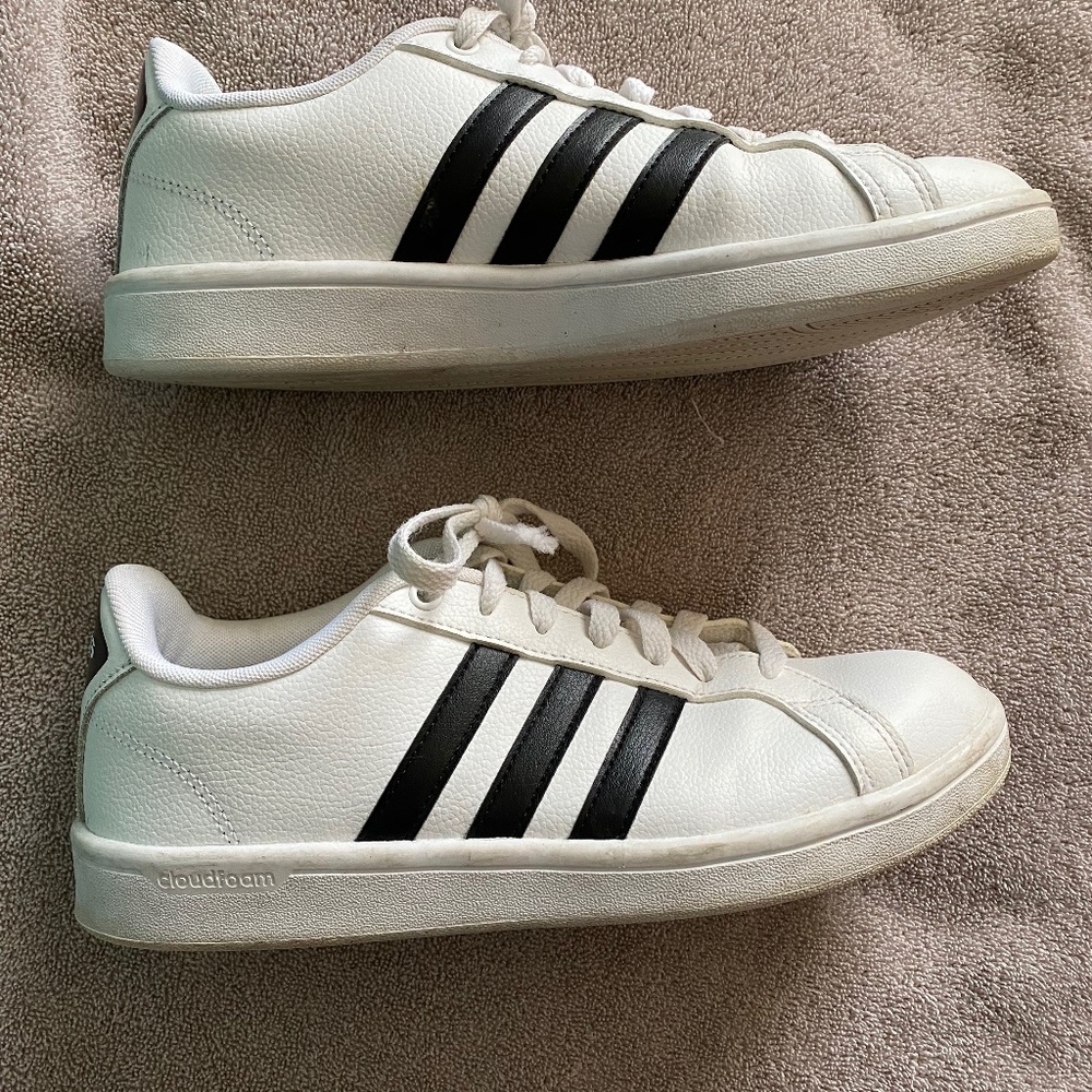 Adidas Womens Cloadfoam Sneakers Size 8
